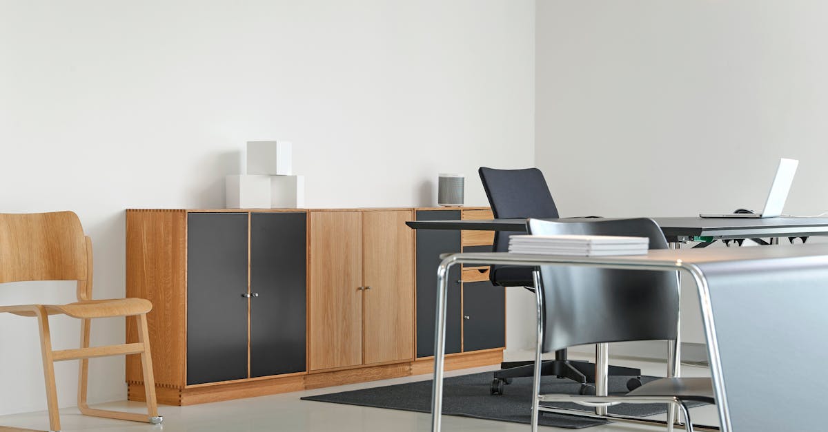 How Eco-Friendly Cleaning Products Enhance Workplace Productivity